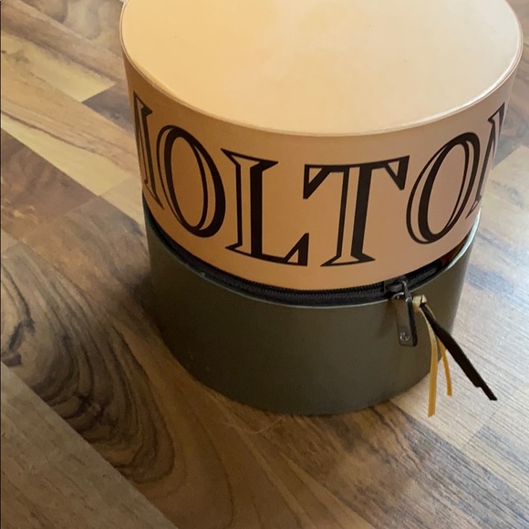 Molton Brown Other - MOLTON BROWN hat box gift set display case